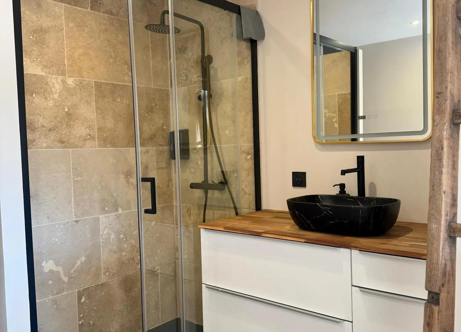 Holiday home Charmante Maison De Village Le Breuil